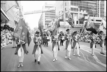 Image: Farmers Santa Parade, Queen Street, 1989