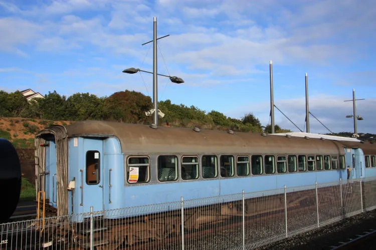 Train at Swanson Railway station, 2009