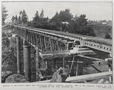 Image: EXTENSION OF THE RAILWAY BRIDGE OVER THE WAIKATO RIVER AT HAMILTON, AUCKLAND: VIEW OF THE STRUCTURE, SHOWING THE COMMENCEMENT OF THE WORK, SEPTEMBER, 1907
