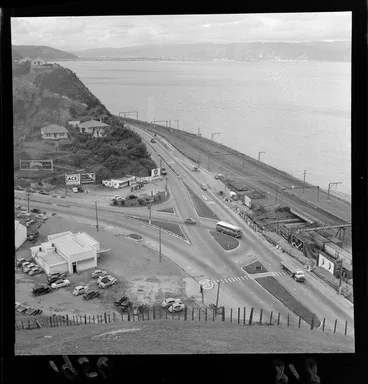 Image: Ngauranga Gorge entrance with railway track