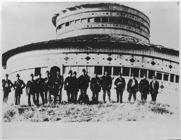 Image: Police alongside Rua Kenana Hepetipa's wooden circular courthouse and meeting house at Maungapohatu
