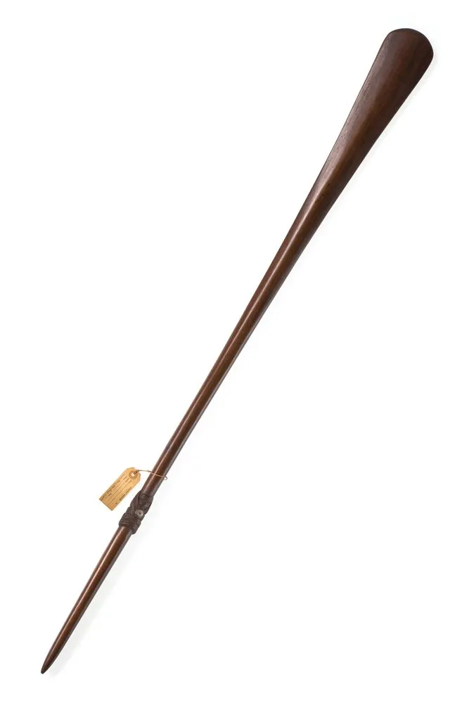 Pouwhenua (long handled srtiking weapon))