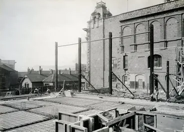 Image: Construction of Dunedin Town Hall