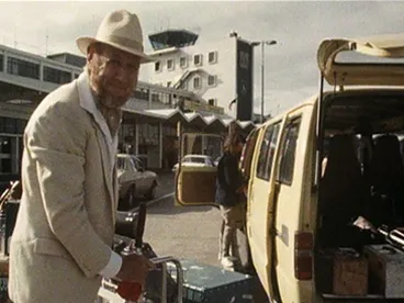 Image: The Elegant Shed - Behind the Garden