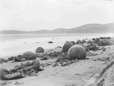 Image: Moeraki Boulders, North Otago