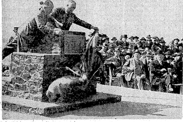 Image: Mr. H. D. Bennett 'unveiling: a commemorative tablet and, fountain ori: the ?iew coast road just north of PuJceruaßay at Saturday's opening ceremonies, when the neiv Ngahauranga Gorge Road and the new .coast road were officially opened by the Hon. R. Semple, Minister of Public Works, whose Department carried , out the two •huge-jobs. (Evening Post, 06 November 1939)