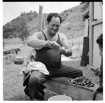 Image: Ringatu meeting, New Year's Day, Ruatoki North