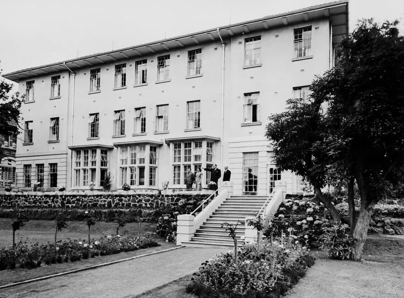 Hamilton Hotel gardens