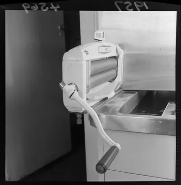 Image: Picture puzzle, Acme wringer washing machine