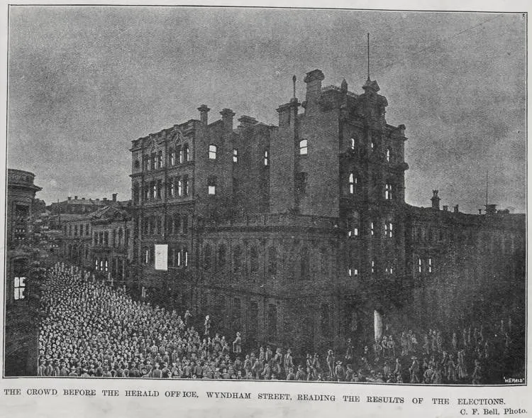 The crowd before the Herald Office, Wyndham Street, reading the results of the elections