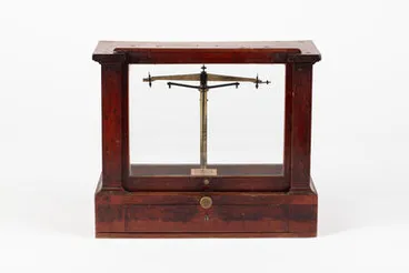Image: scales, dispensing