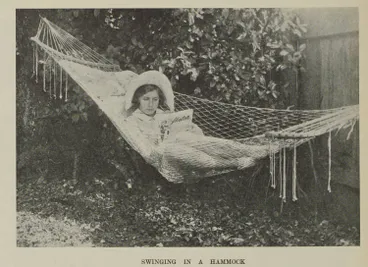 Swinging in a hammock: A cool retreat in the garden on hot summer days Image: Swinging in a hammock: A cool retreat in the garden on hot summer days