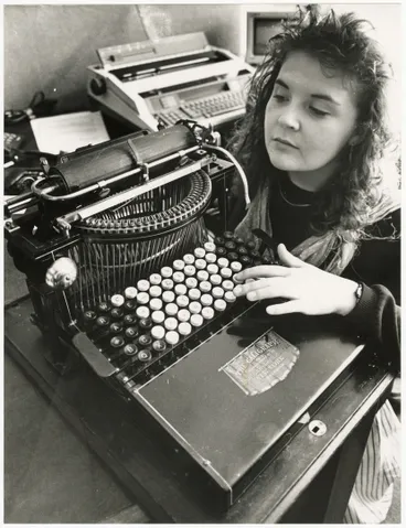 Image: 1881 American Caligraph typewriter