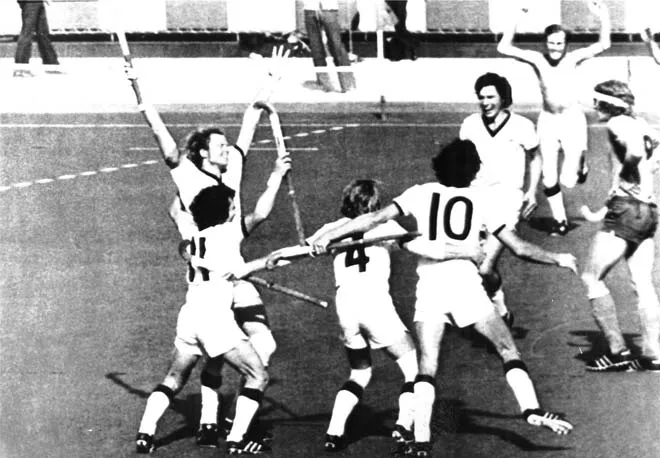 On the way to a hockey gold, Montreal, 1976