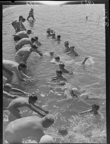 Image: Children learning to swim at Evans Bay, Wellington