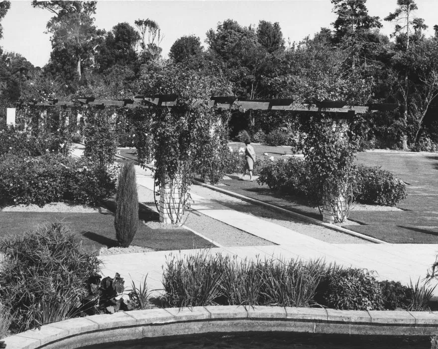 Dugald McKenzie Rose Garden, Victoria Esplanade