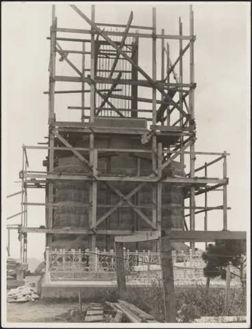 Image: One Tree Hill obelisk, 1940