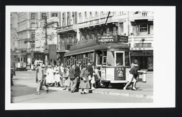Passengers boarding tram 248 on Point Chevalier, Wellesley Street West route Image: Passengers boarding tram 248 on Point Chevalier, Wellesley Street West route