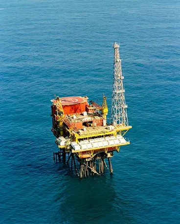 Image: Māui gas rig platform