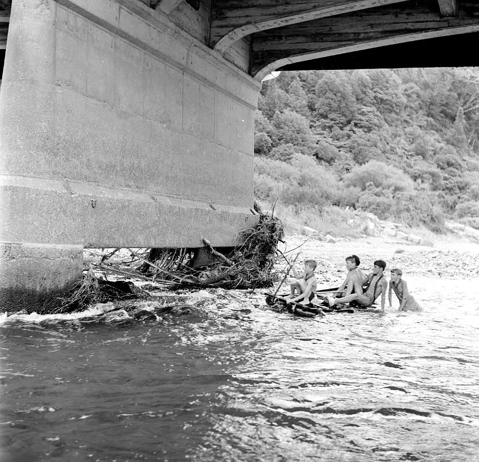 Scouts raft race 8; Silverstream bridge.