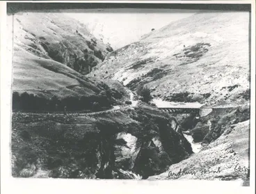 Image: Arthur's Point, road to bridge