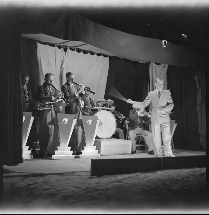 Kiwi Concert Party orchestra entertains troops on Christmas night