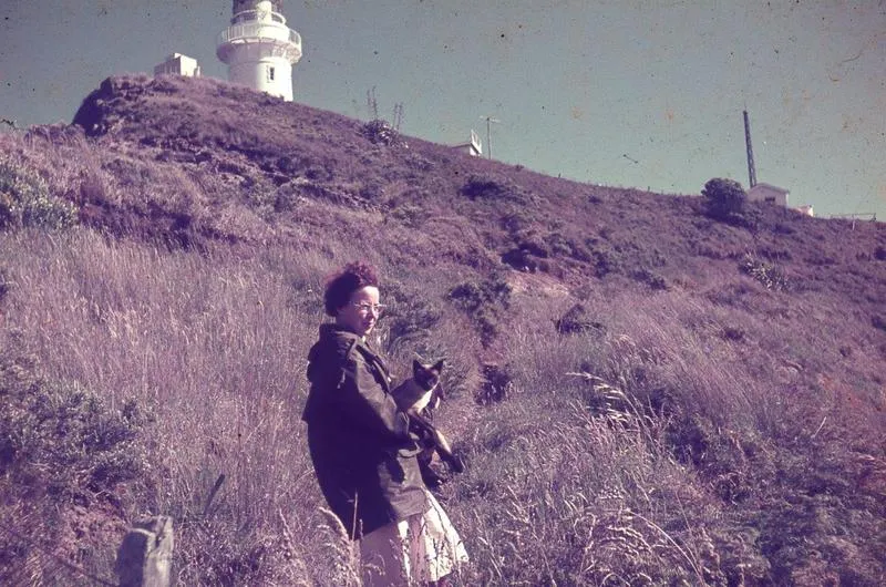 Slide: Ventris Williscroft and Siamese cat