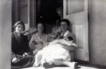 Image: Mothers and babies: photograph