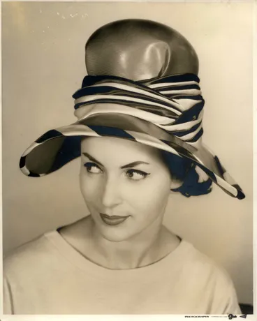 Image: Domed hat with a down-turned brim