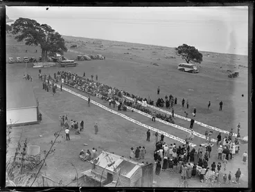 Image: Large hui and feast at Maraenui Pā