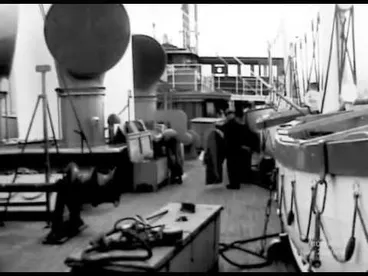 Image: Weekly Review No. 450 (1950)