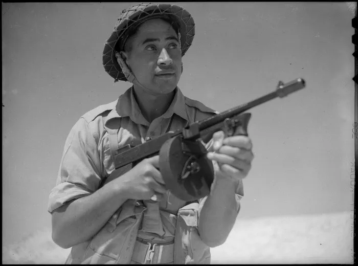 Maori Battalion tommy gun training at Maadi, Egypt