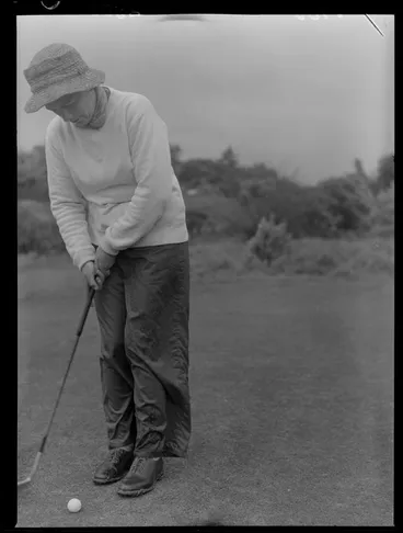Image: Participant in Ladies Golf Tournament at Heretaunga, New Zealand v Great Britain, with a putter