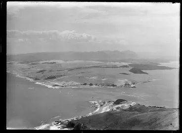 Image: View of the Hokianga Harbour entrance with sandbar and tidal rip and Omapere Beach in foreground, looking north, Northland Region