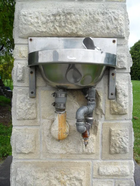 Drinking fountain on Hackthorne Road