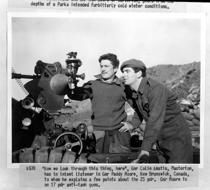 Member of the New Zealand K Force explaining the workings of a 25 pound gun to a Canadian soldier during the Korean War