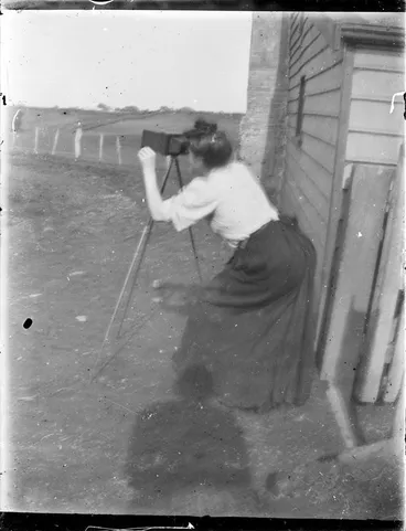 Image: Woman with camera on tripod