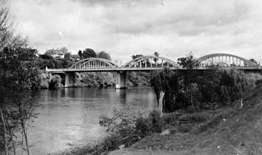 Image: "Fairfield Bridge, Hamilton"