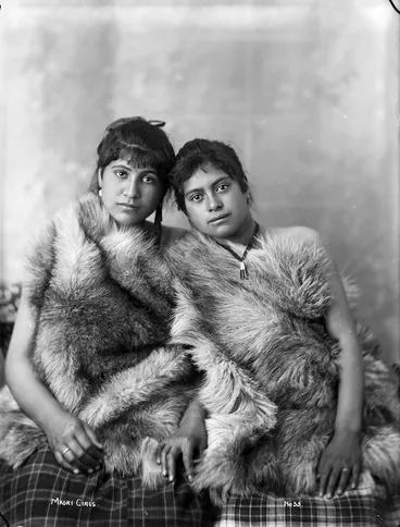 Image: Two young women