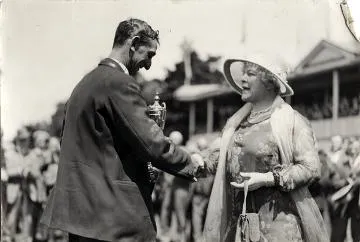 Cup presentation at Tauherenikau Racecourse : digital image