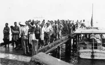 Image: 60 Mau prisoners arrive from coast at dawn