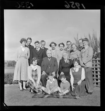 Image: Golden wedding portrait of Mr & Mrs Walter Nash, surrounded by their family
