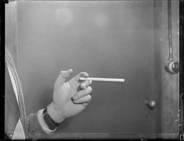 Image: Unusually long cigarette