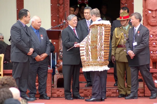 Presentation of the Sword to Rau Manahi by HRH Prince Andrew 2007