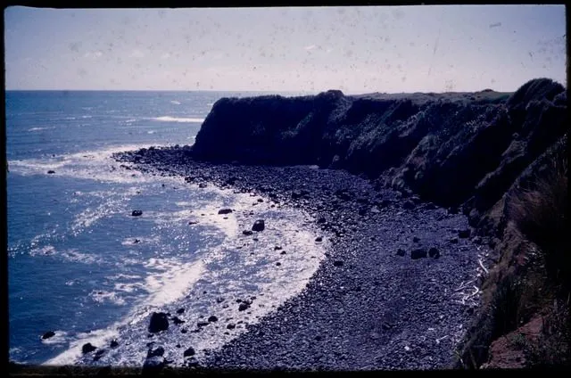 Namu-iti pa - coastal salient site, with large fosse and rampart on landward side ....