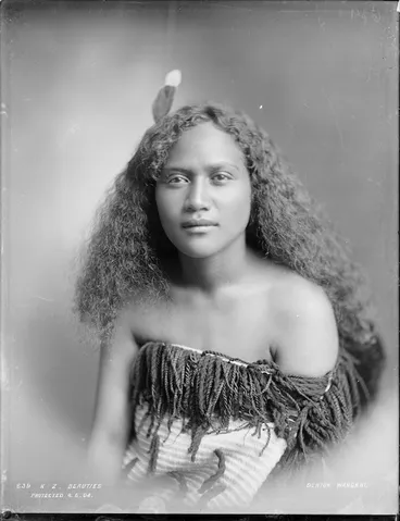Image: Unidentified Maori woman, Wanganui region - Photograph taken by Frank J Denton