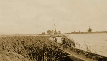 Women in canoe, Lake Horowhenua, c1930 Image: Women in canoe, Lake Horowhenua, c1930
