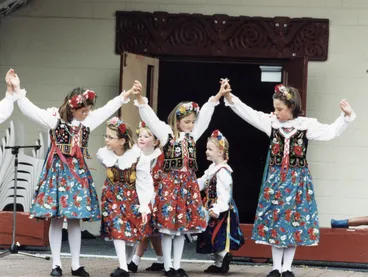Image: Ōrongomai Marae 2000; Waitangi open day; Orleta children's Polish dance group