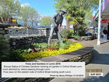Image: HJP 0231 Bronze statue of Chinese gardener working in garden in Oxford Street Levi 13-10-2018