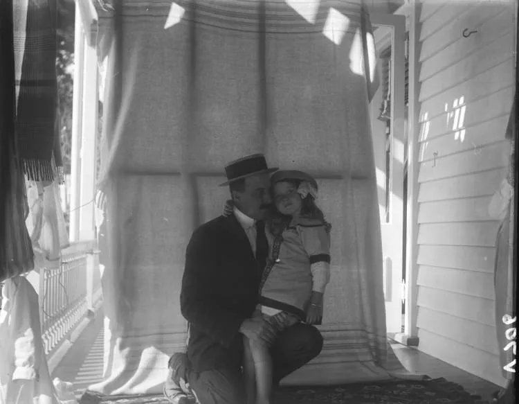 Hubert Vaile and daughter at Rosevale, Remuera, 1914